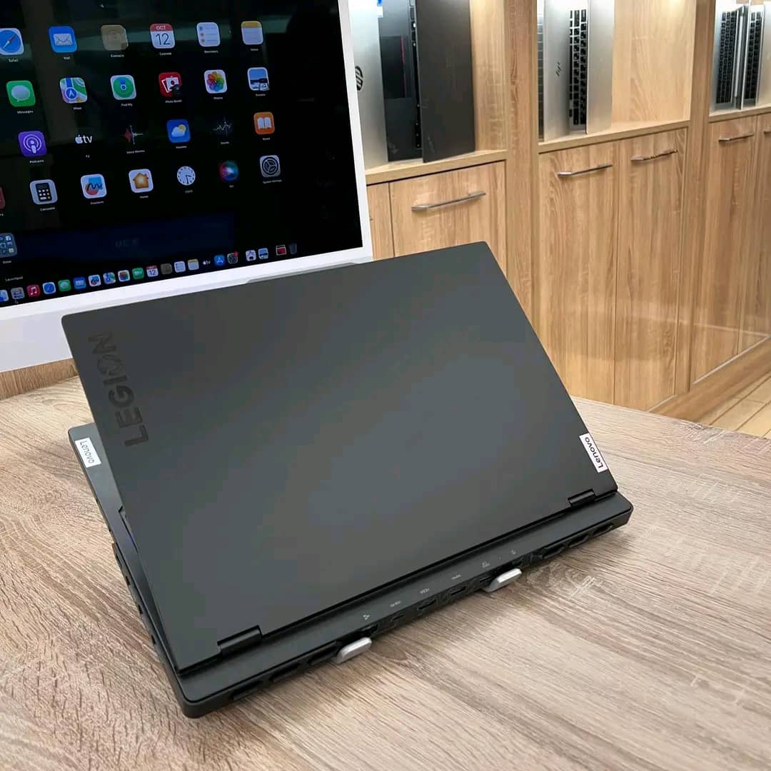 Lenovo Legion PRO 7 16IRX9H – Image 3