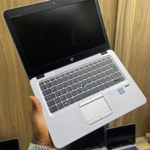 HP EliteBook 820 G3